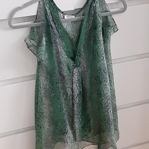 Tops - Green Chiffon Snake Print Cold Shoulder Blouse XS